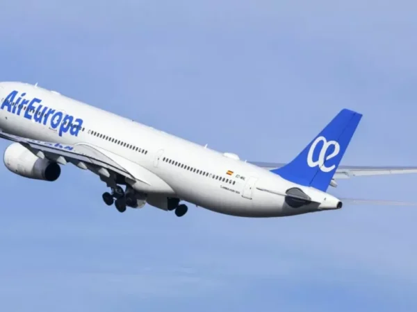 Un alerta de bomba en el interior de un aviòn de Air Europa, activa protocolo de Seguridad en AILA