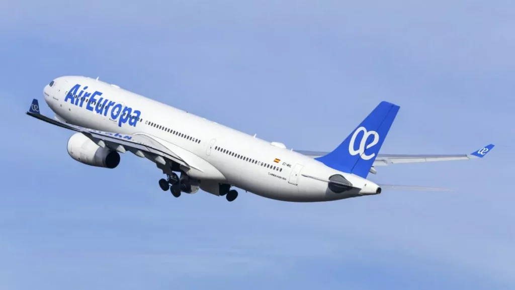 Un alerta de bomba en el interior de un aviòn de Air Europa, activa protocolo de Seguridad en AILA