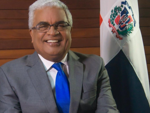 Mientras dirigentes del PRM pasan hambre el empresario Burgos Gòmez ocupa dos funciones en el estado