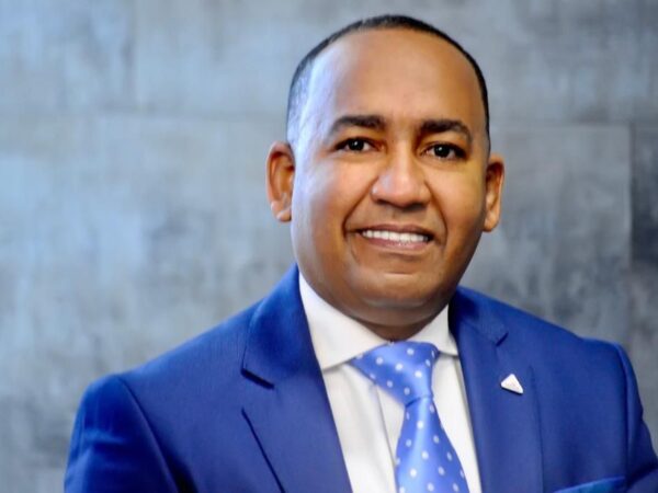 Josè Ignacio Paliza y Vìctor Pichardo realizan recorrido por aeropuerto Las Amèricas