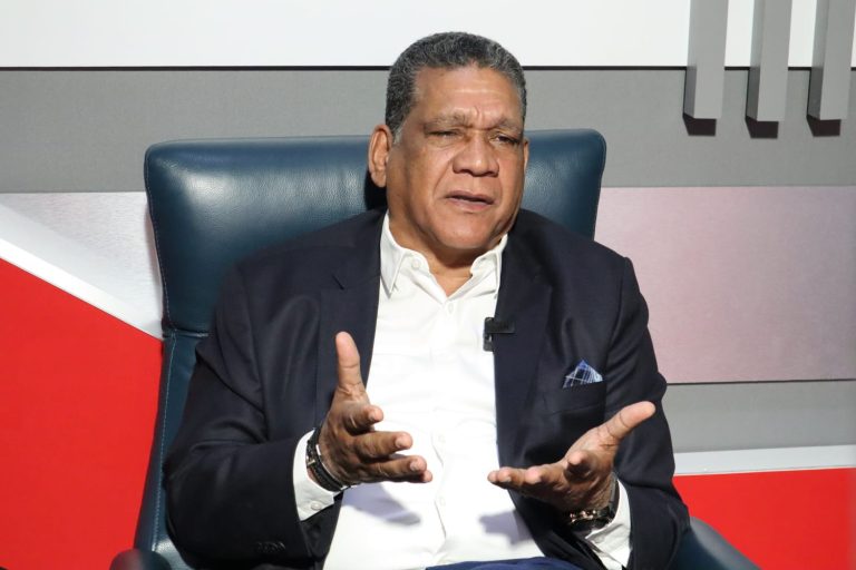 Advierte sobre un colapso en RD en mano del PRM