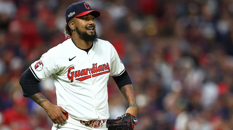 Cerrador de Cleveland Enmanuel Clase es investigad por la MLB por presuntas apuestas