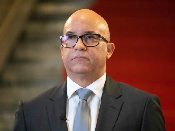 Homero Figueroa presenta renuncia como vocero de la presidencia