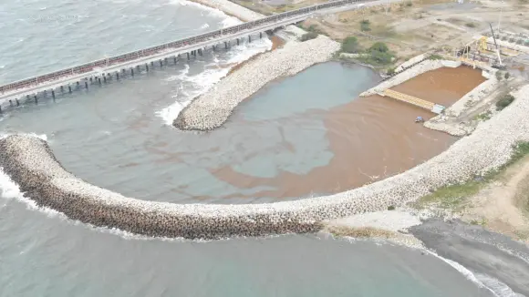 La unidad 1 de  Punta Catalina sale de operaciòn tras efectos del Huracàn Erìn
