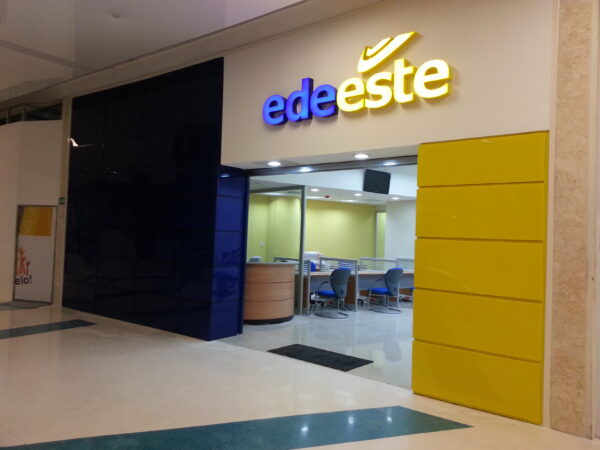 Apagones y falta de agua castigan con fuerza a los moradores de Santo Domingo Este