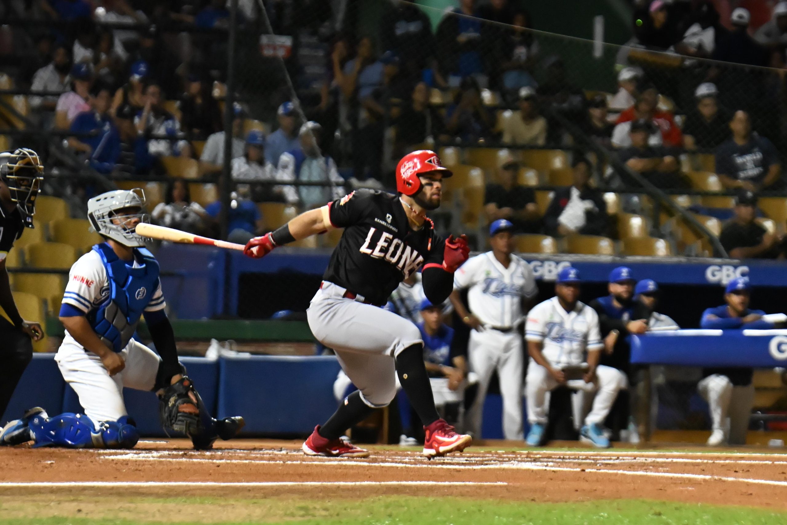 Los dominicanos Marmolejos y Liberato sobre salen en corona de Los Diablos Rojos