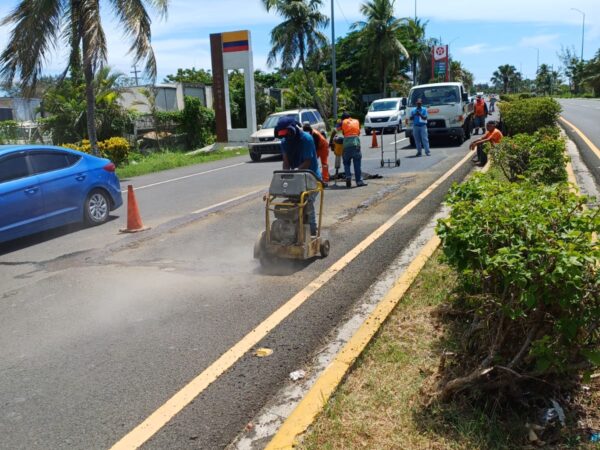 Ministerio de Obras Pùblicas y RD Vial realizan trabajos de repavimentaciòn en ruta 66 del AILA