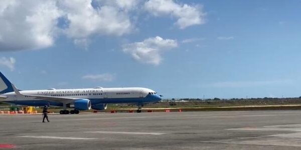 Llegò a la 1 y 19 minutos de la tarde al paìs el secretario de Guerra de los Estados Unidos