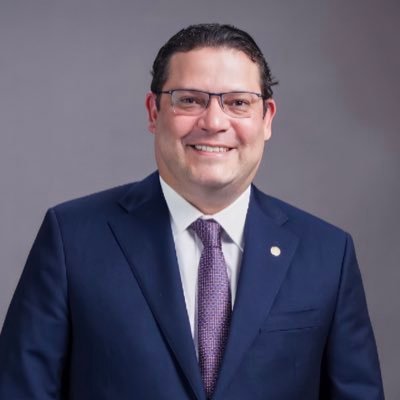 Se soltò el loco 5 mil dòlares en gracia navideña en beneficio de los dominicanos ausentes