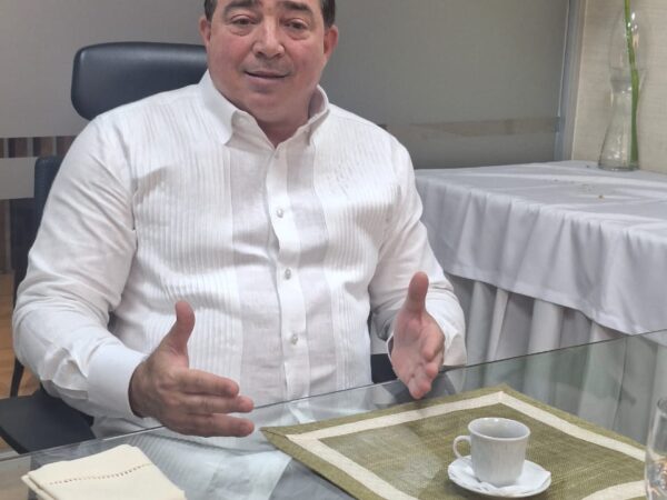 Durante encuentro navideño con periodistas del AILA presidente de la JAC revela autorizaciòn de 800 vuelos