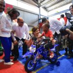 Vicepresidenta entrega cintos de juguetes a niños y niñas del sector Capotillo