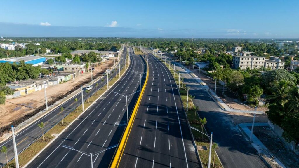 Abinader deja inaugurada la fase final de la avenida Ecològica en SDE