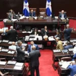 Pagos de deudas por obras estatales pone en riesgo las finanzas públicas dice Abinader