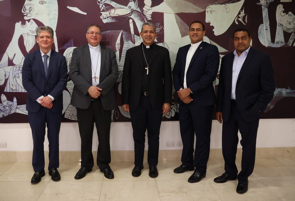 Arzobispo revela que la iglesia católica no es mantenida por el gobierno dominicano