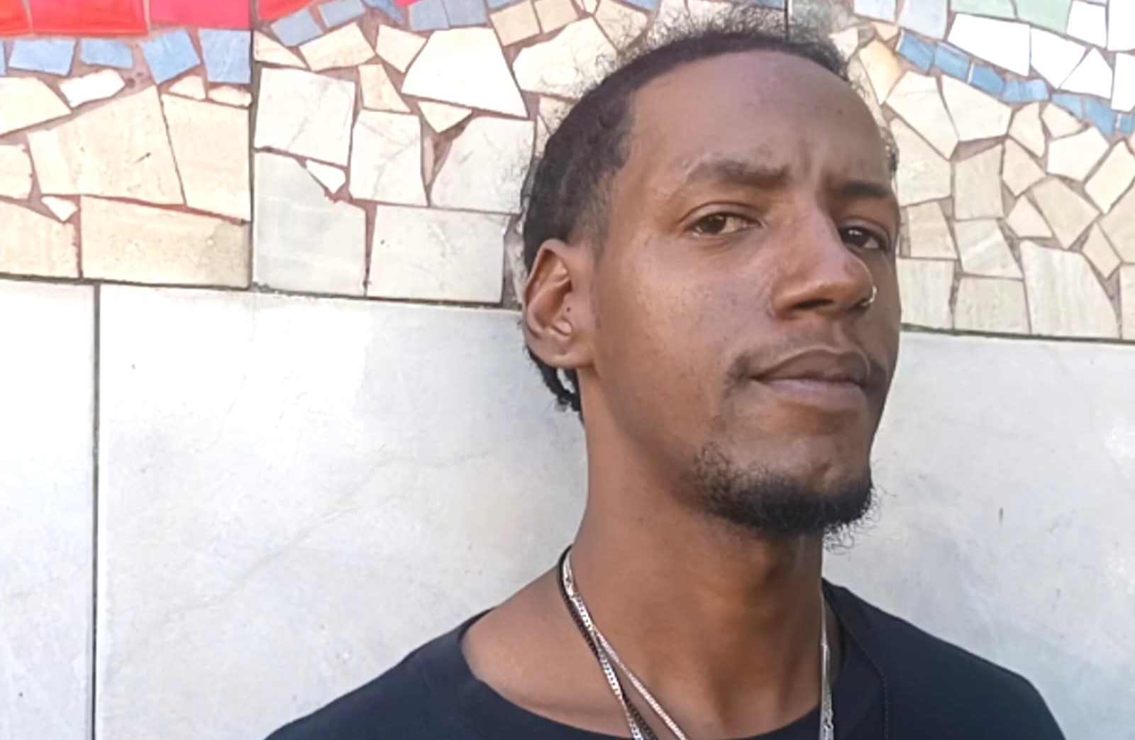 En la Vega joven denuncia que recibe amenazas por parte de un agente del Dicrim