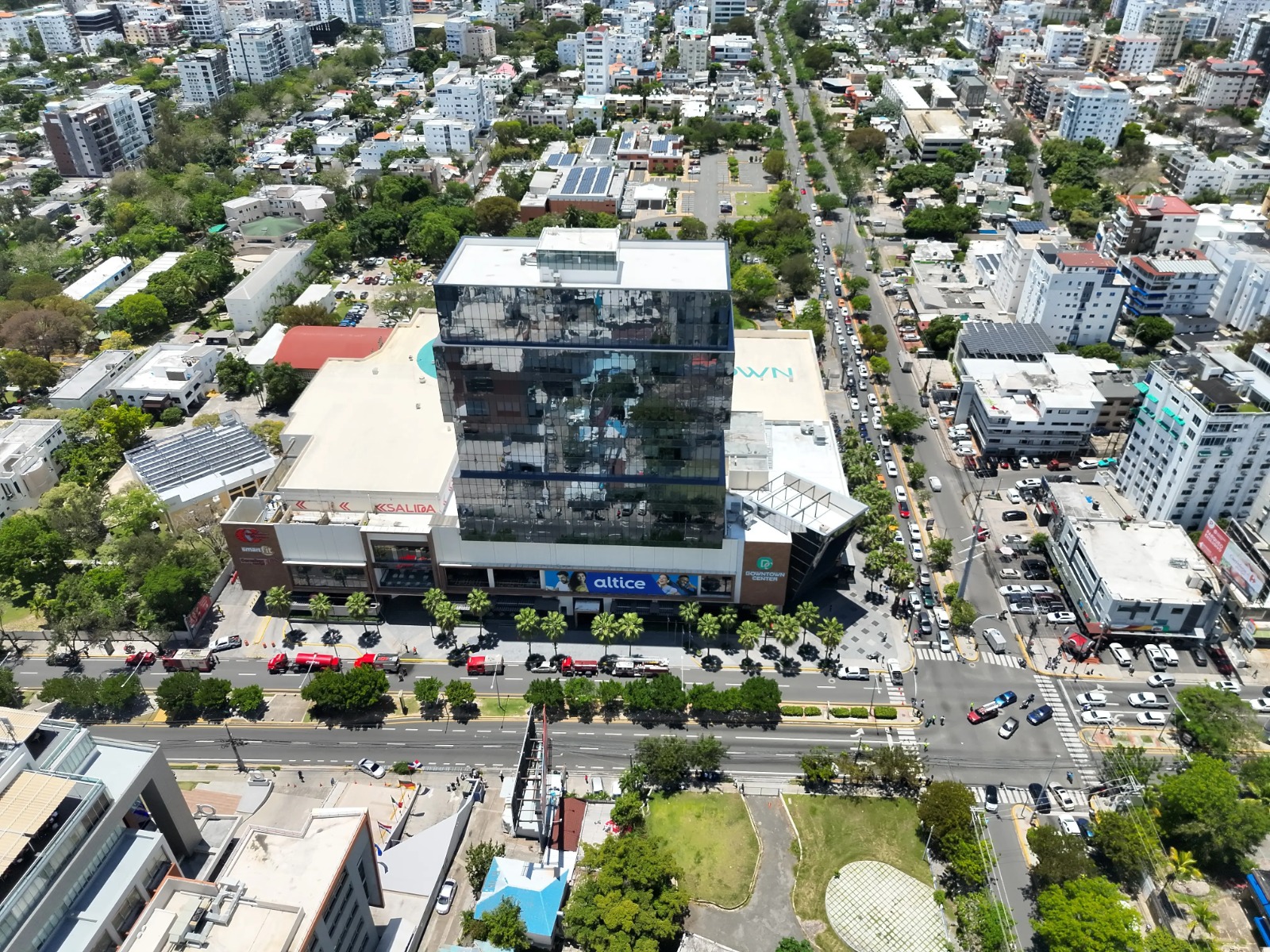 Fuga de gas obliga evacuar personal de la Plaza Down Center coordinado por el 911