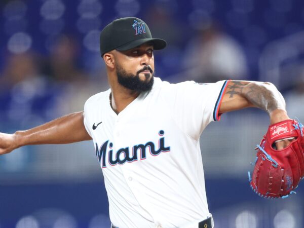 Dominicano Sandy alcántara registra actuación dominante ante Chicago White Sox