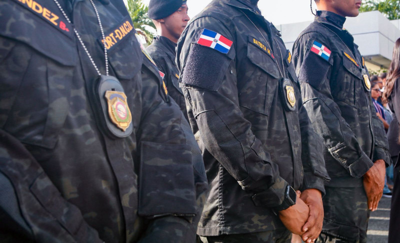 Presidente Abinader asciende a 634 agentes de la Dirección Nacional de Control de Drogas DNCD