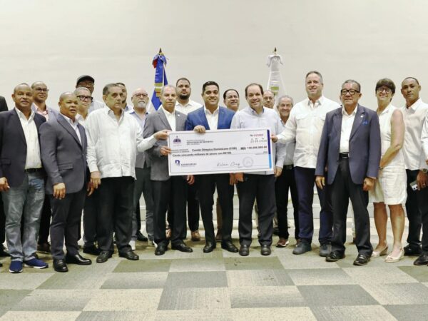 Ministro de Deportes entrega última partida de150 millones de pesos al COD