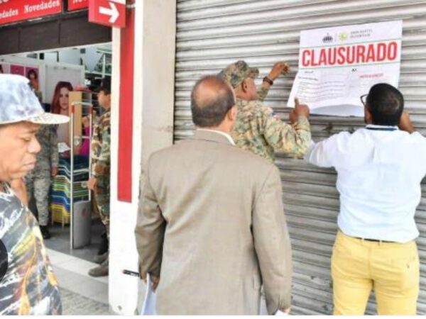 Establecimientos comerciales chinos clausurados estarían operando como dueños de dominicanos