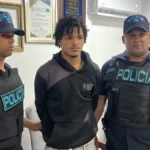 Se entrega a la policía un joven que era buscado por estafa electrónica