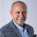 Exregidor Robert Arias es designado cónsul general de República Dominicana en Chile