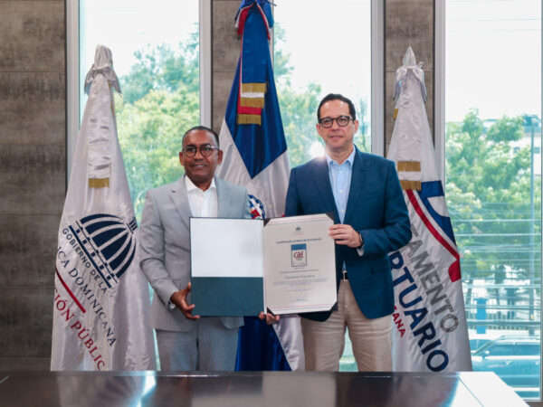 Departamento Aeroportuario recibe Sello CAF que reconoce transparencia en gestión