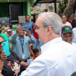 Presidente Abinader inaugurará este sábado en la provincia de Monte Plata dos carreteras y un techado escolar