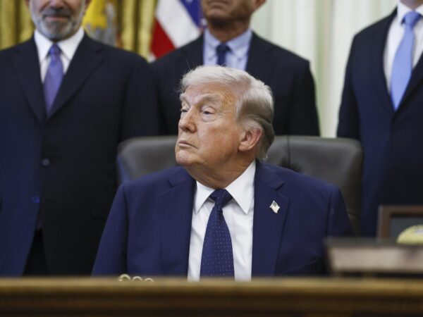 Donald Trump asegura que sigue acelerado el diálogo de conversación por la paz con Irán