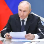 Vladimir Puntin ironiza a Zelenski y elogia al presidente Donald Trump