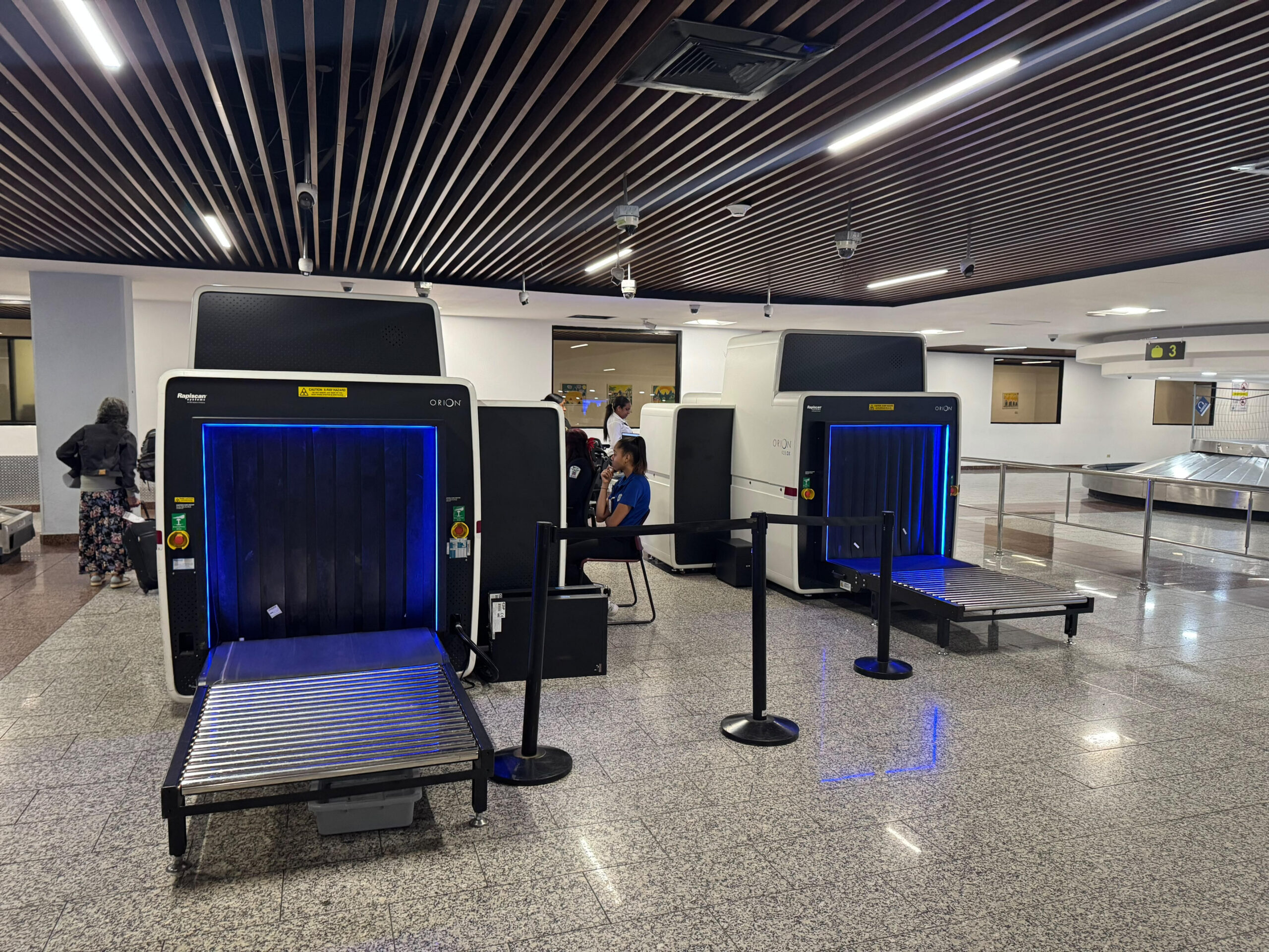 La empresa Aerodom instala cuatro nuevas máquinas de Ray X en el AILA