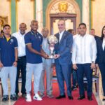 Presidente Abinader reciben Palacio a delegación de Salcedo Futbol Club