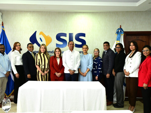 Superintendencia de Seguros y Unibe acuerdan fortalecer capacitación y cultura de cumplimiento en el sector