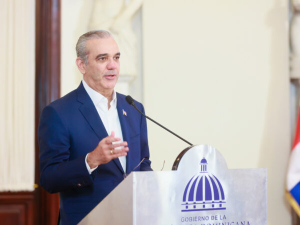 Presidente Abinader lanza Eficompras