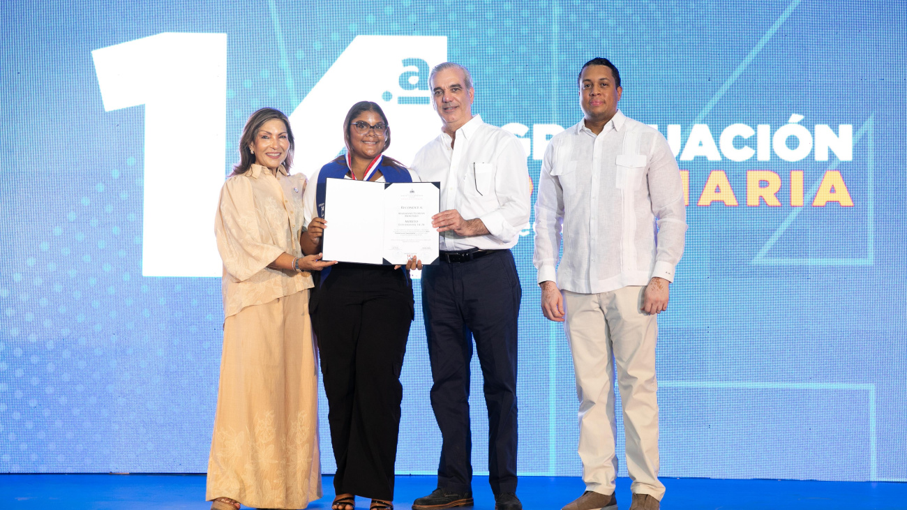 Presidente Abinader encabeza graduación de 1,156 jóvenes de Oportunidad 14-24 en la región Sur