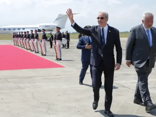Abinader viaja a Colombia donde participara en los actos oficiales del presidente Abelardo de la Espriella