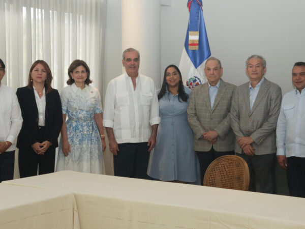 Presidente Luis Abinader toma juramento al voluntariado del Hospital Periférico Monte Adentro Dr. Antonio Trueba