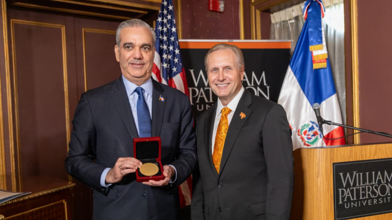 Presidente Luis Abinader recibe la Medalla Presidencial de William Paterson University