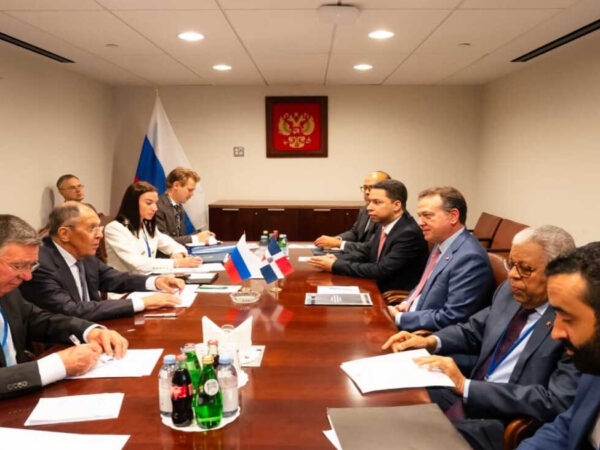 Canciller Bisonó fortalece diálogo de alto nivel con Rusia durante encuentro con Serguéi Lavrov
