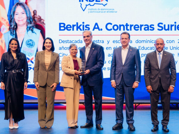 Presidente Luis Abinader reconoce a 14 dominicanos destacados en Estados Unidos mediante el Index