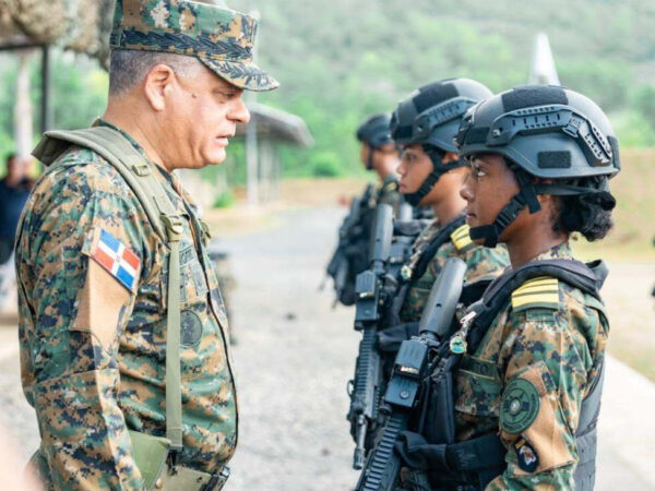 Ministerio de Defensa gradúa cadetes especializados en operaciones tácticas en áreas urbanizadas