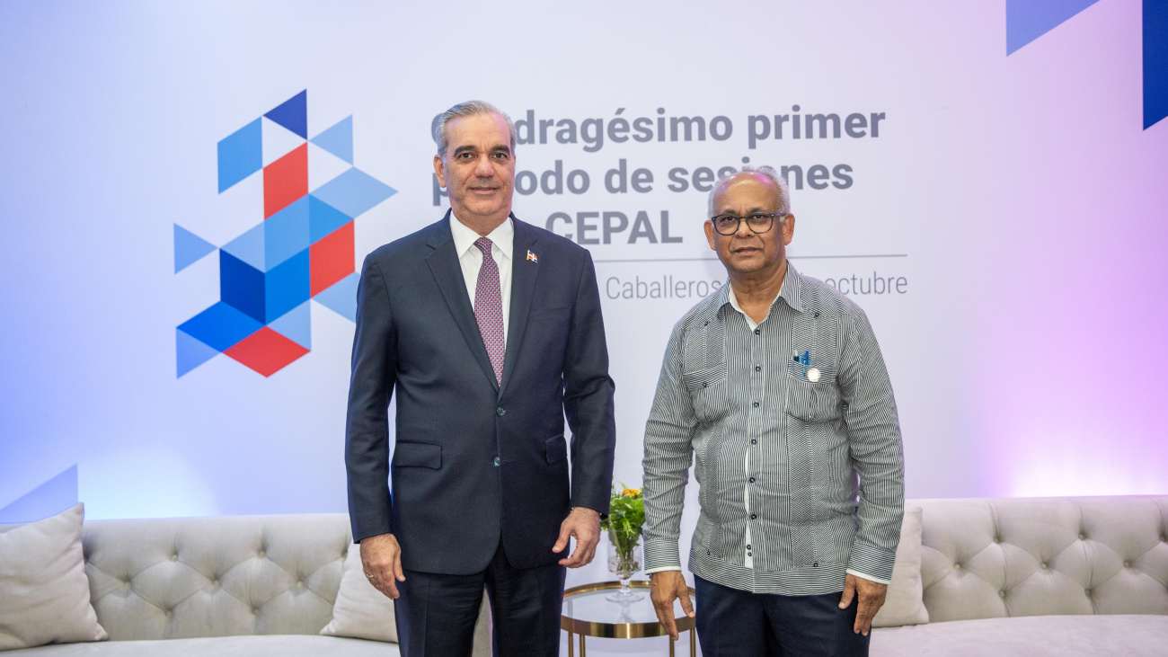 Presidente Luis Abinader aborda con secretario general de la OEA plan de acción para Haití y situación de la democracia en la región