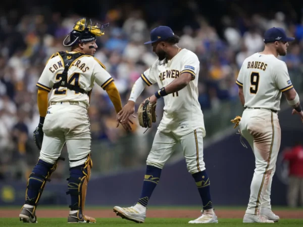 Cuatro venezolanos persiguen una curiosa marca en la Serie Mundial de la MLB con los Brewers