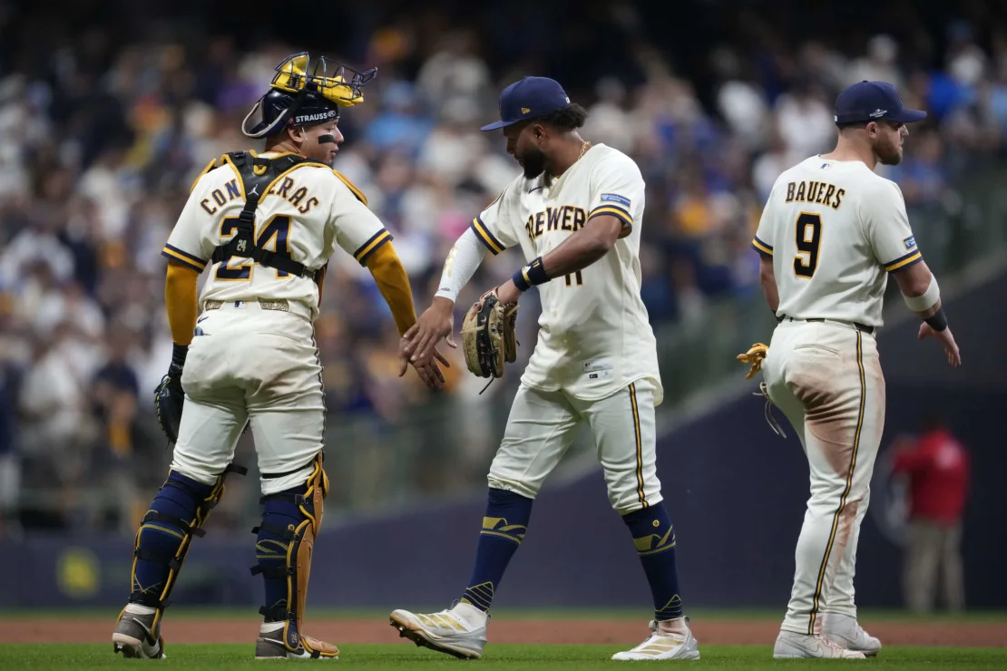 Cuatro venezolanos persiguen una curiosa marca en la Serie Mundial de la MLB con los Brewers